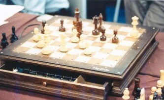 Mephisto Phoenix T - Chess Computer with 21.7 inch Chess Board
